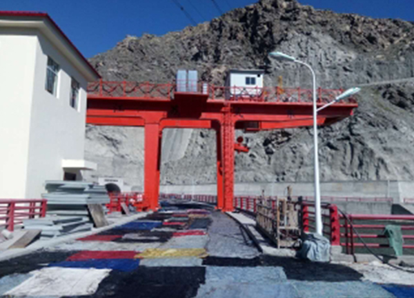 升鱼机坝顶固定门架式启闭机